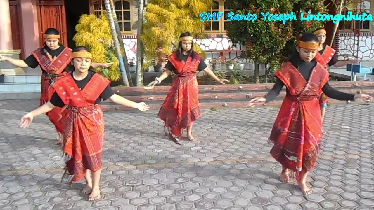 Tortor SiBuruk Cover by Kelas VIII SMP Santo Yoseph Lintongnihuta