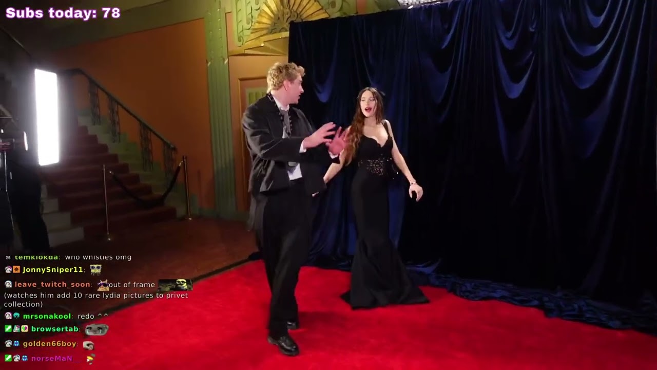 Лидия Вайолет снова позирует соло