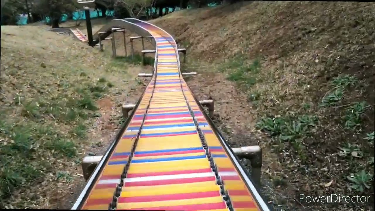 長いローラー滑り台