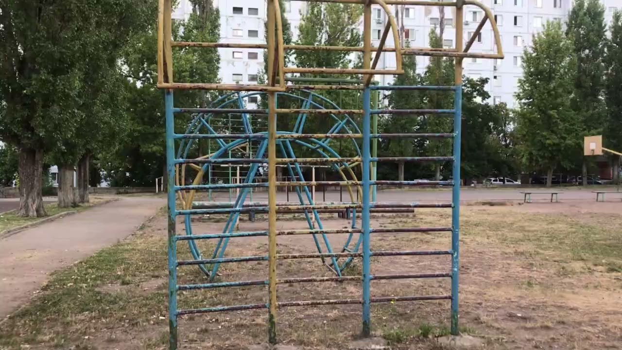Южноукраїнськ. Стадіон біля першої школи