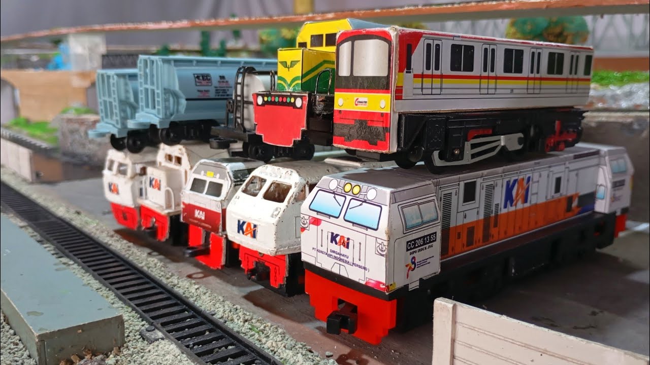 Menemukan mainan kereta api vintage,kereta api kai cc203,kereta api krl,kereta api kai cc206