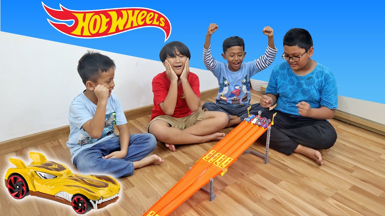 Ziyan Balapan Hot Wheels Bareng Teman-Teman (Part 1)