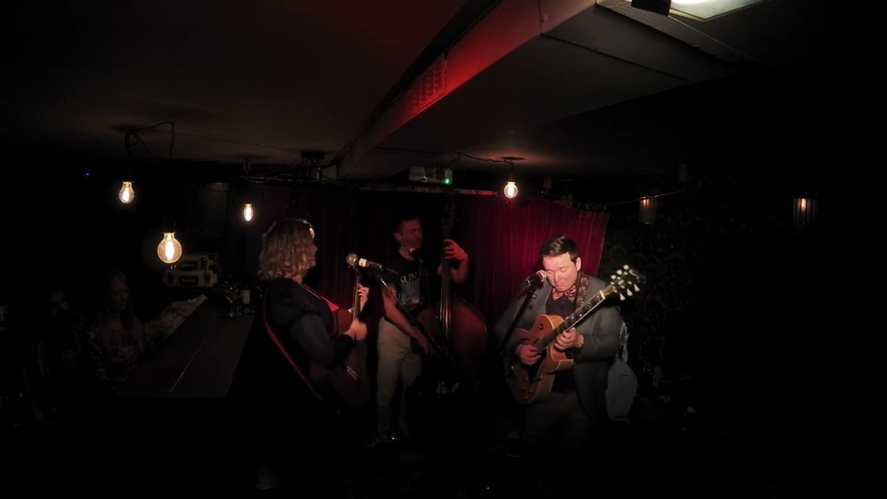 Elvira - The Clock Winders Live at the Green Note, Camden