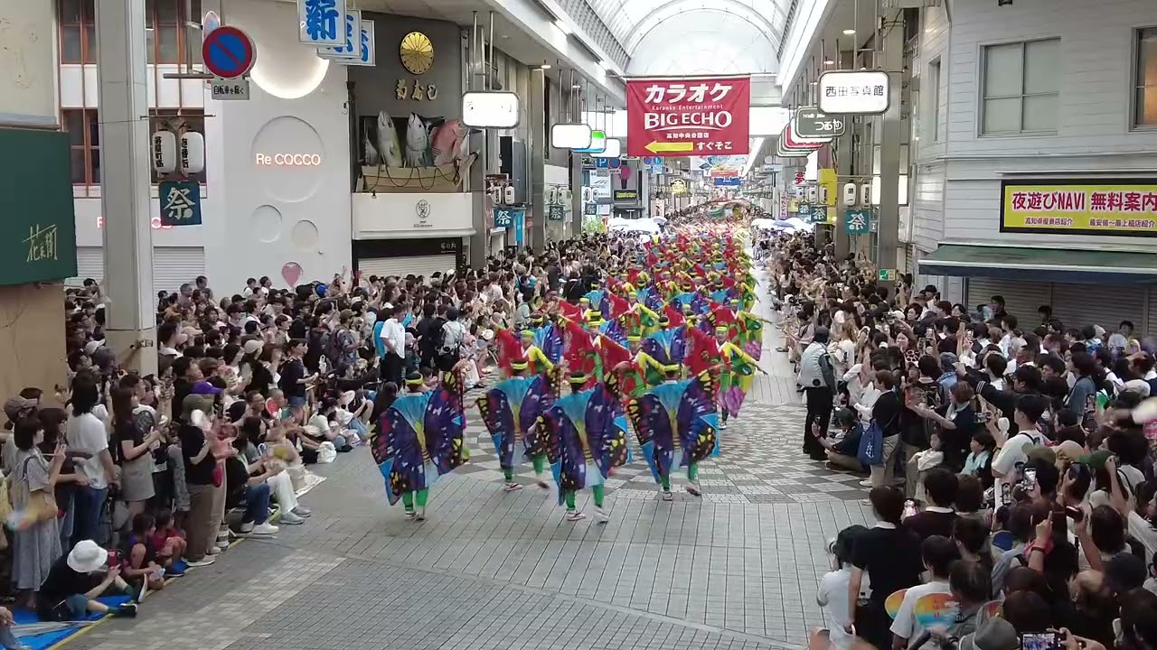 とらっくよさこい(ちふれ)  2025高知よさこい本番1日目 帯屋町演舞場