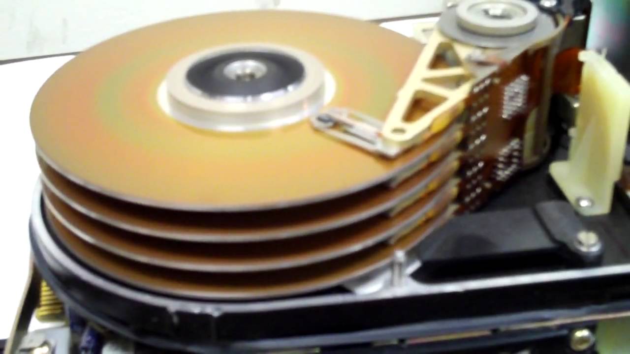 Old 72 MB Hard Drive spinning up! (Prepare for a head crash or 2x 😬)
