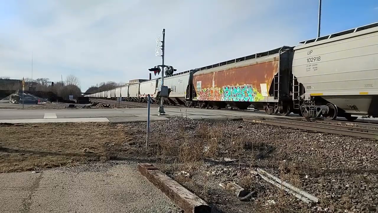 FERROMEX!!! FXE4017 Trails On A Speedy Grainer!