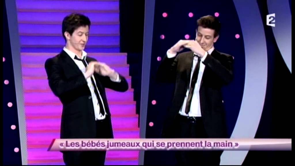 Steeven et Christopher [43] Les b&eacute;b&eacute;s jumeaux qui se prennent la main - ONDAR