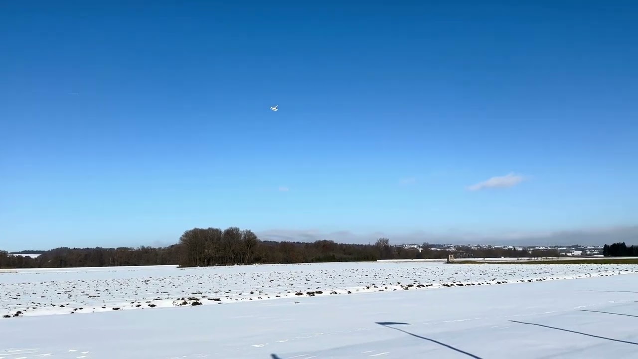 Robbe Beaver mit Schwimmer im Schnee mit Start und Landung