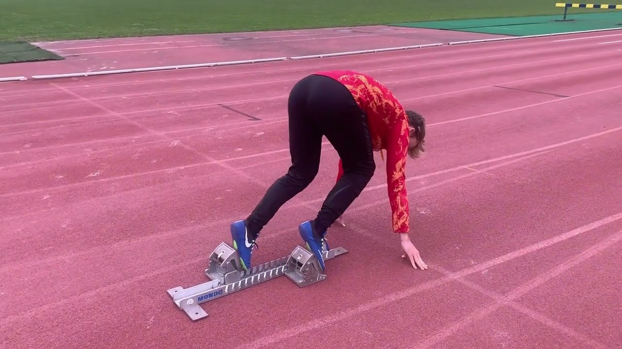 SALIDA DE TACOS EN ATLETISMO, CARRERAS DE 100 m.