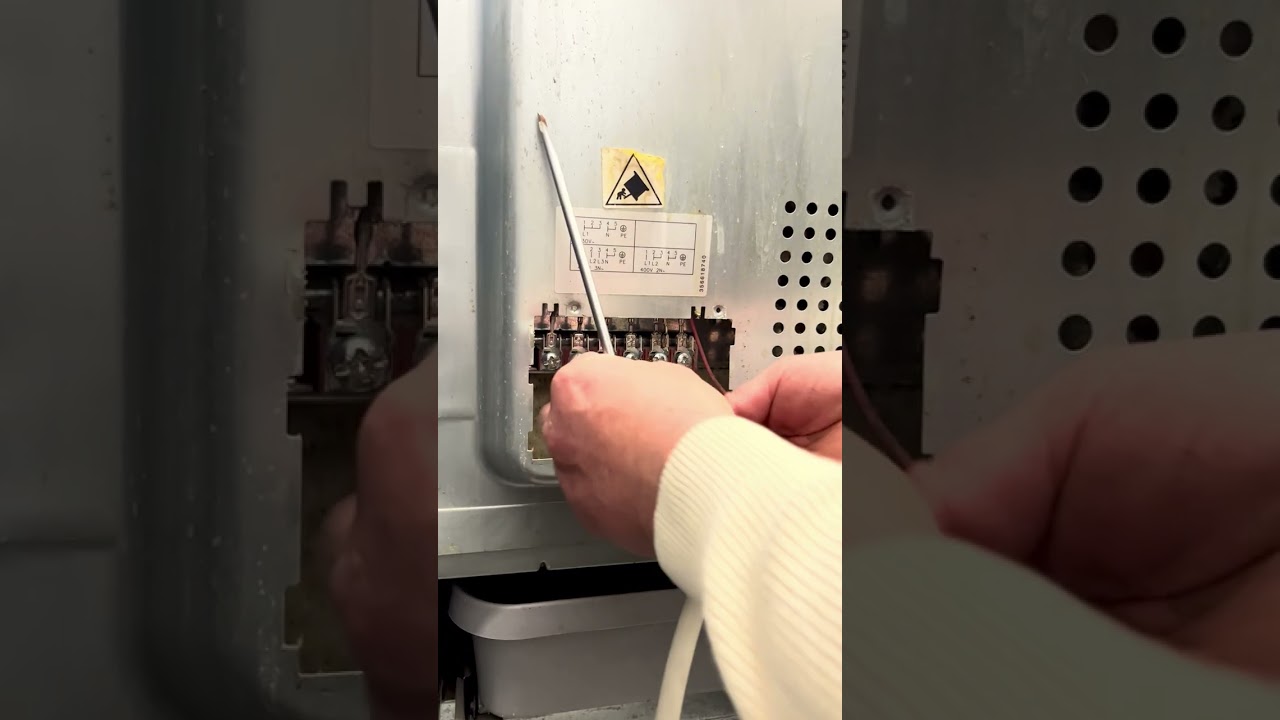 Byta från 400 V till 230 V på Electrolux Spis