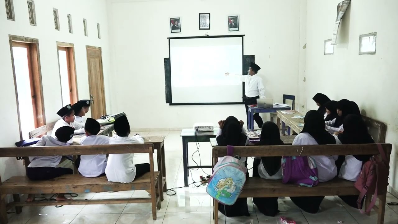 UKIN MEMAHAMI HURUF KAPITAL DAN TANDA BACA