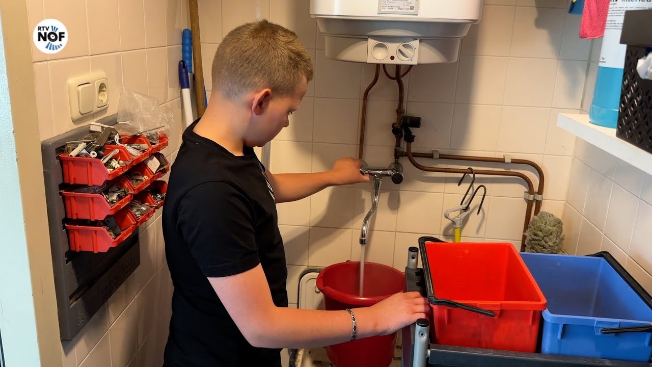 'Meneer Johannes' is naast leerling ook congiërge op CBS De Reinbôge