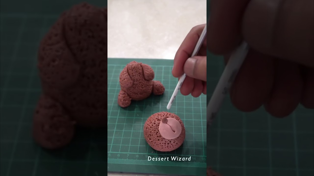 Making a fondant teddy bear for a baby shower cake #shorts