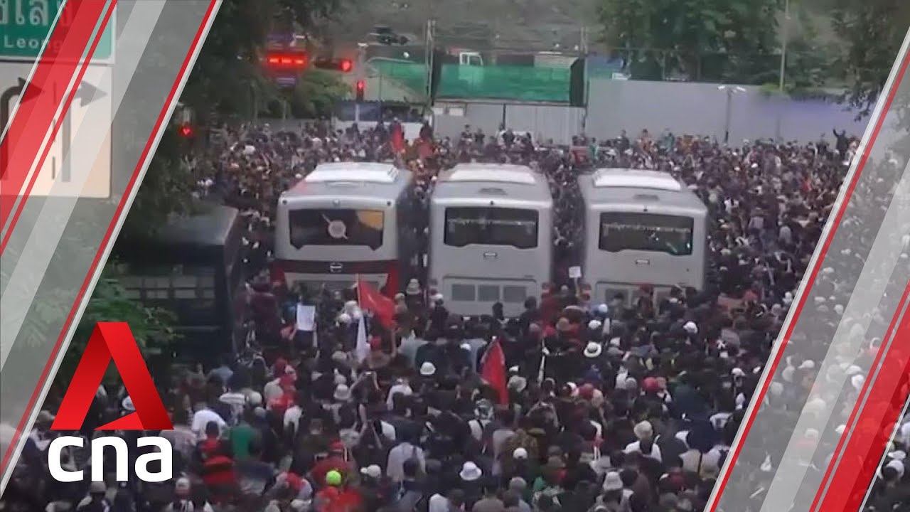 Thai protesters defy emergency decree banning large gatherings