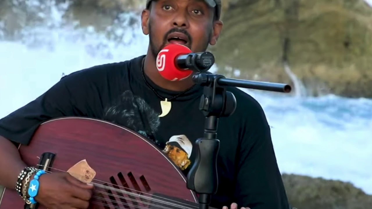 Hees maxey dantu ciishay Wiiloo Cabdi Casiis Jarmal - Lyrics