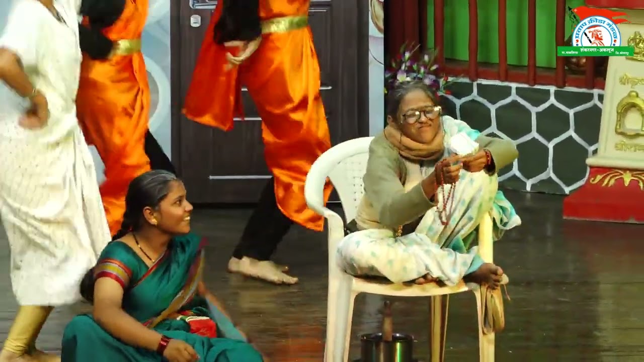 प्रथम क्रमांक :  गट क्रमांक : ४ शहरी गट : कौटूंबिक गीत : जिजामाता कन्या प्रशाला, अकलूज