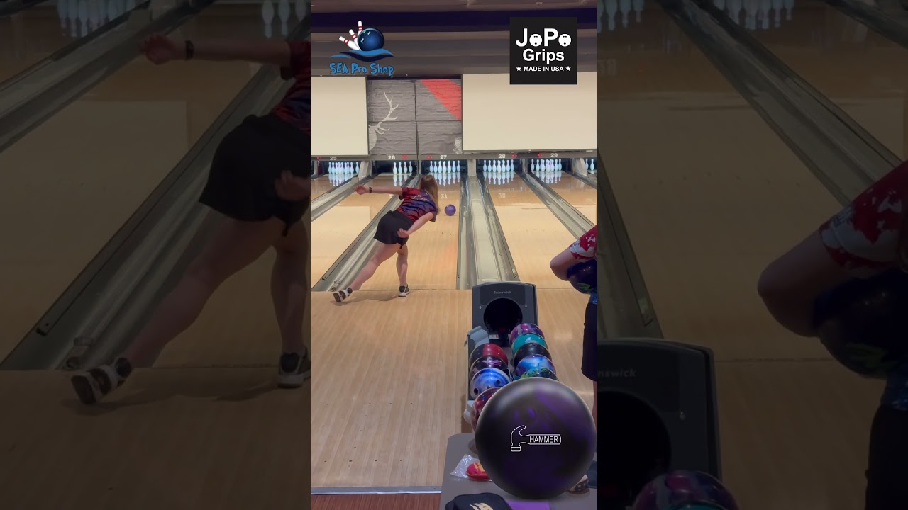 #bowling #justtwistit #seaproshop #girlbowler #bowl #storm #strike #spare #pwba #bowling #trending