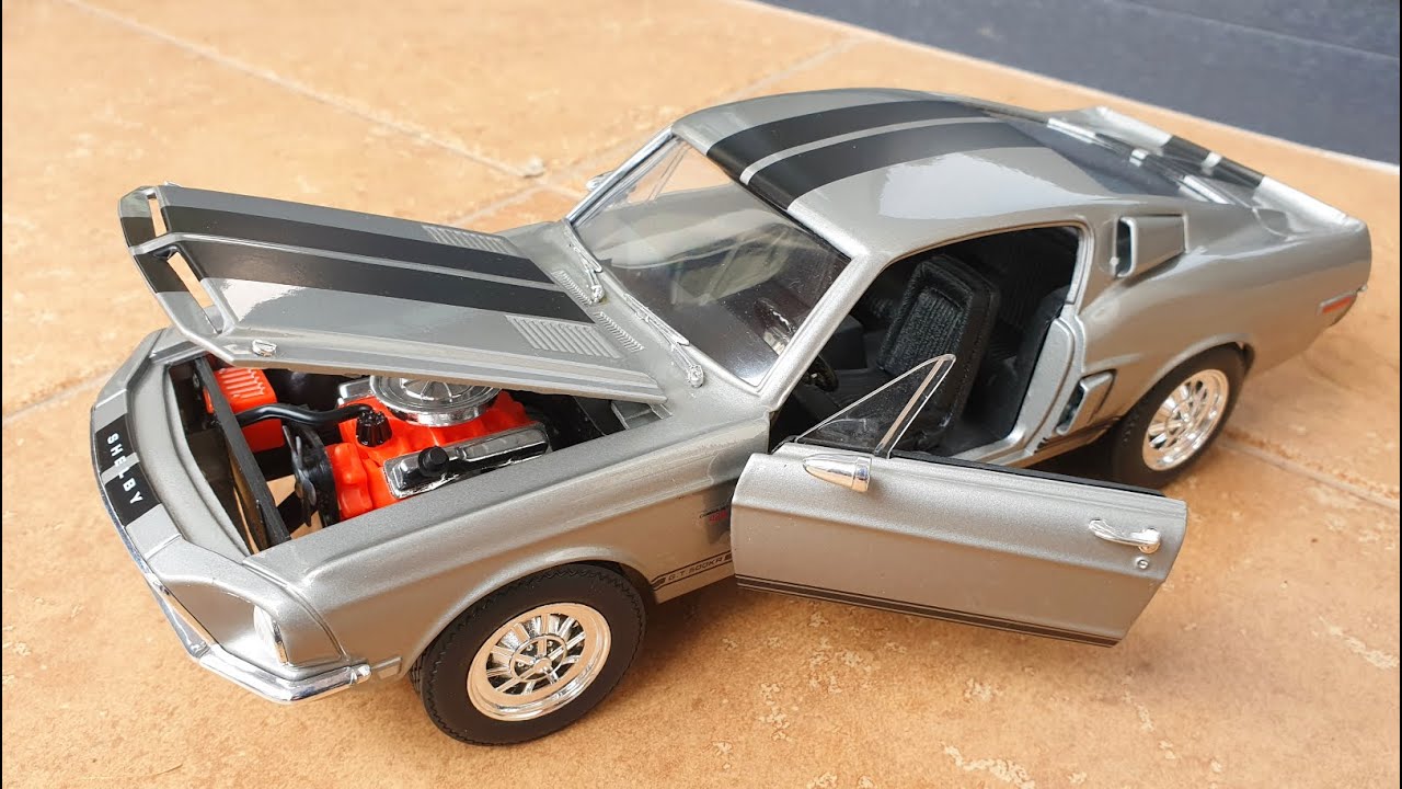 Shelby 1968 GT - 500 KR Road Signature Deluxe Edition 1/18 - Ford Mustang
