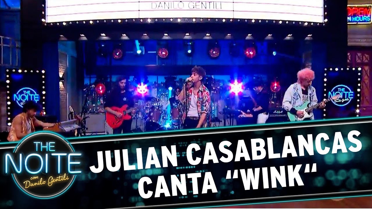 Julian Casablancas canta 