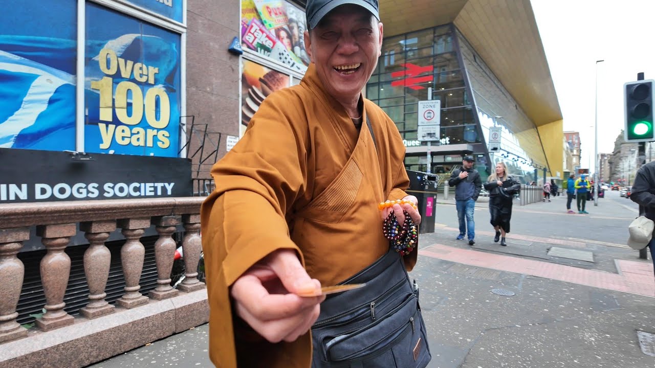 Characters & Chaos In Glasgow City Centre