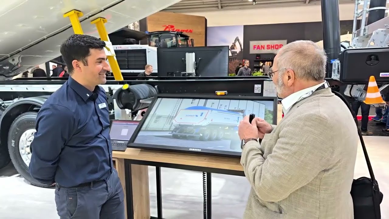 bauma 2025: am Stand von Schmitz Cargobull