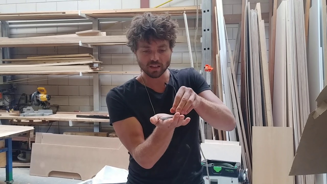 Hoe plak je zelf kantenband op de randen van gefineerde platen