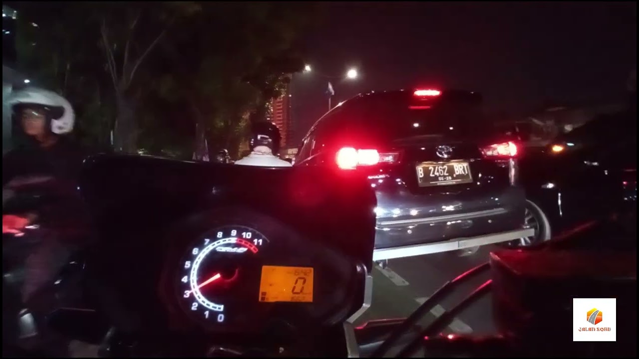 Membelah kemacetan aksi 
