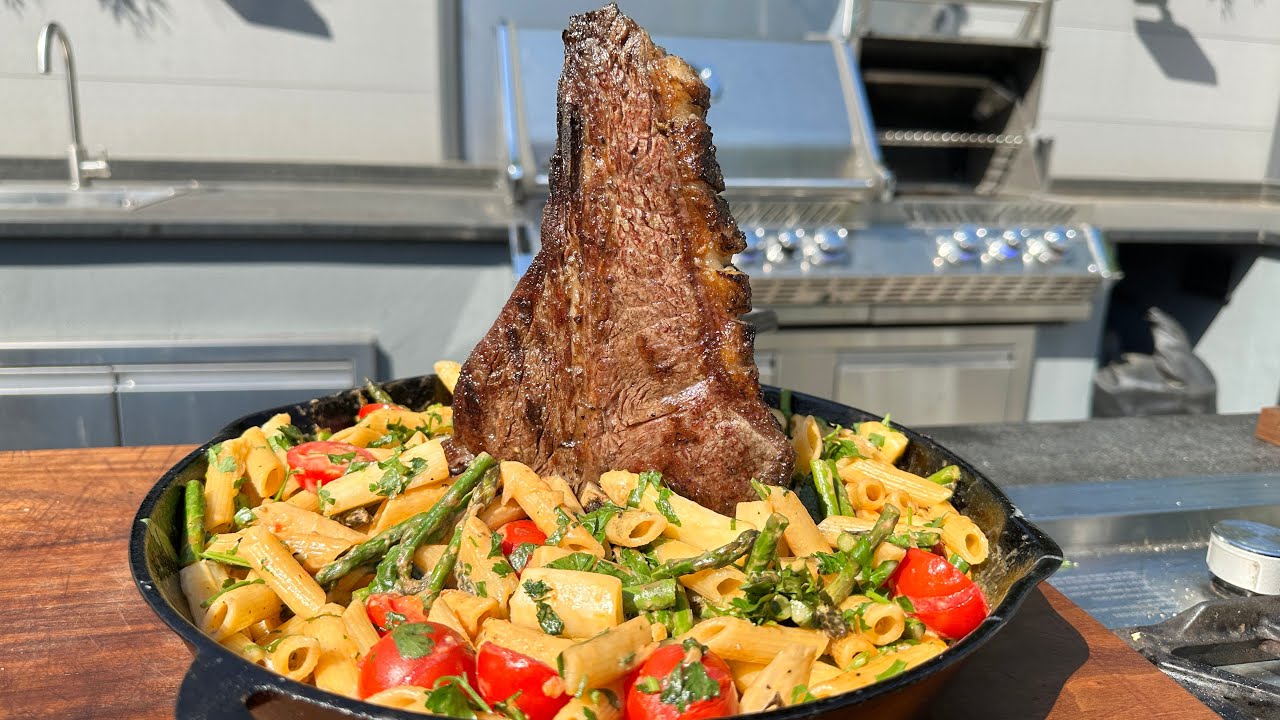 T-Bone Steak auf Spargel-Penne