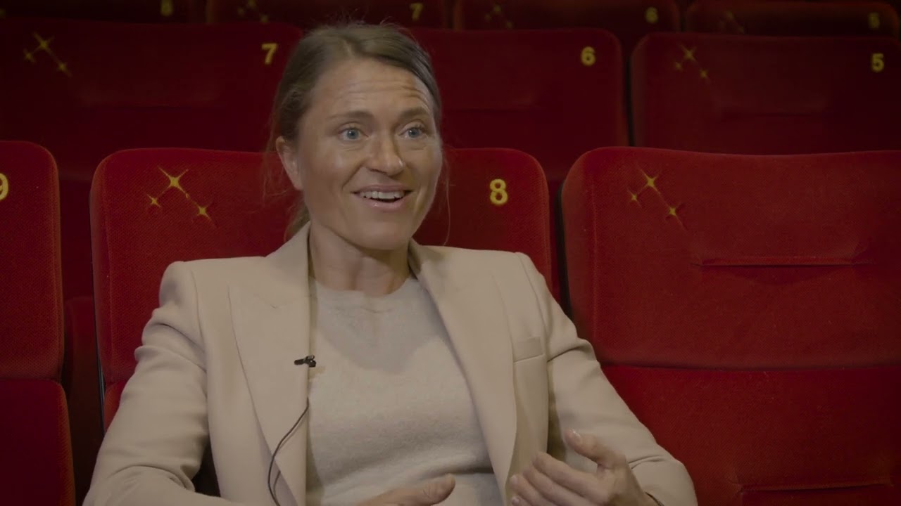 Odotus: käsikirjoittaja & pääosan esittäjä Inka Kallénin haastattelu