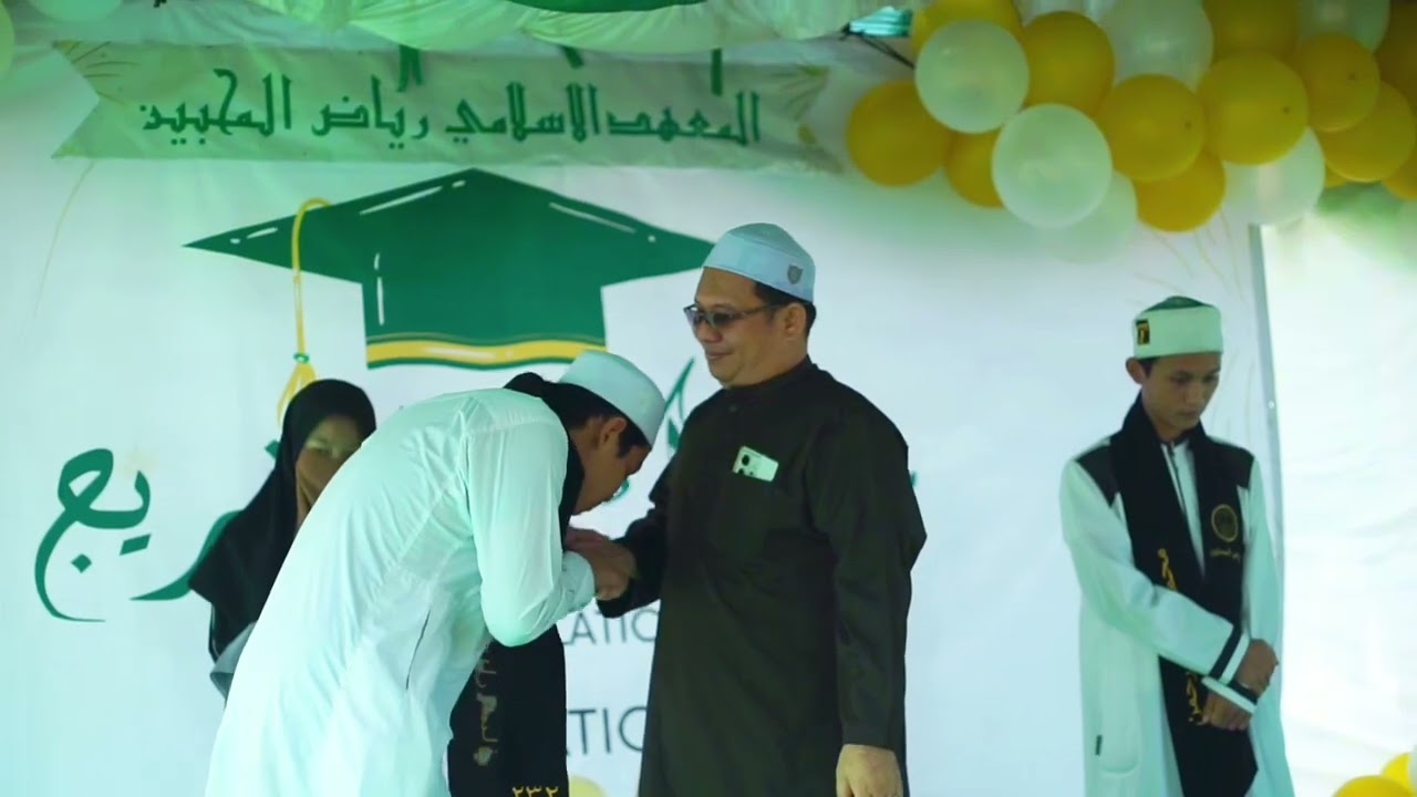Wisuda Akbar Pondok Pesantren  Riyadhul Muhibbin Namang Bangka Tengah angkatan ke II