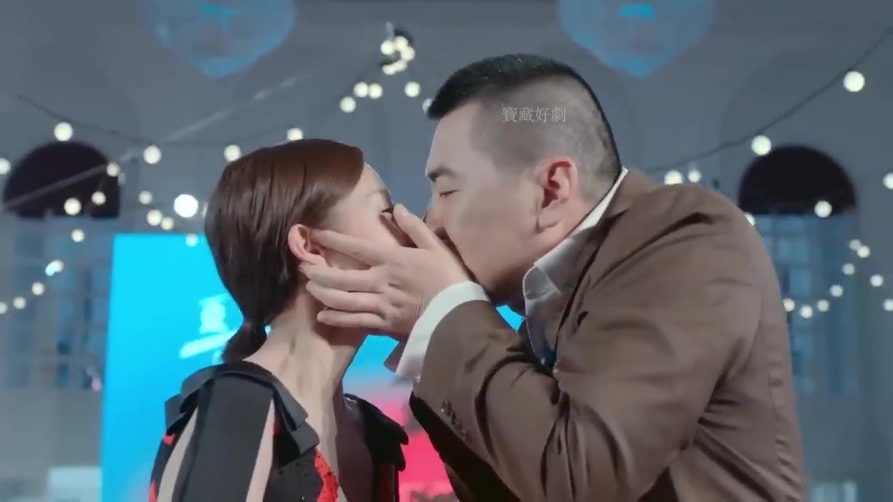 一個激情之吻！女孩的舉動徹底征服了富豪，掌控了他的心！  #最新電影 #最新電視劇 #最新古裝劇 #热播剧 #逆襲 #爽文 #打臉 #爽劇