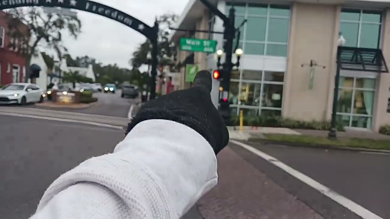 My crosswalk button experience in Broadway Avenue and main Street 