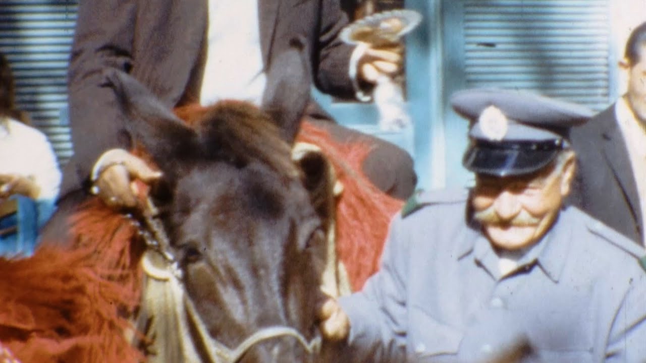 Μακρινίτσα Πηλίου 1971 - Περιφορά προίκας και κέρασμα στο χωριό