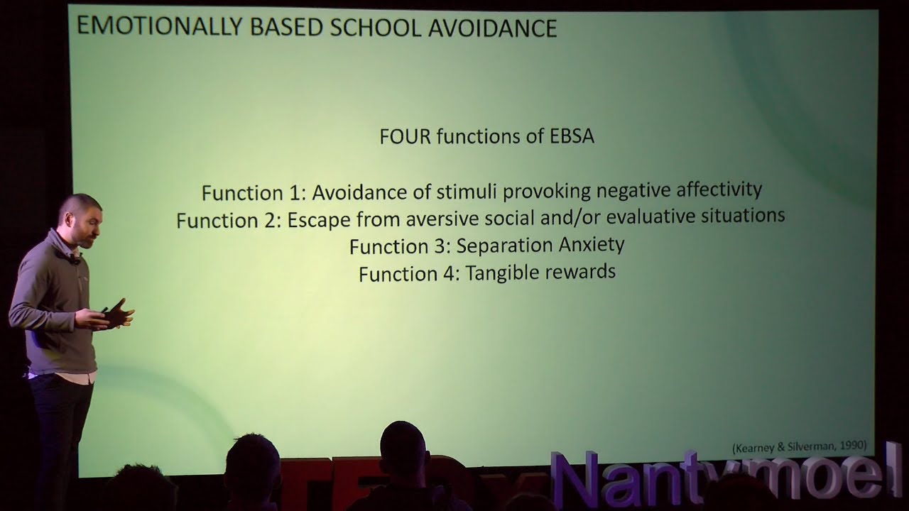 Избегание школы: назревающий кризис за дверями спален | Роб Джонс | TEDxNantymoel