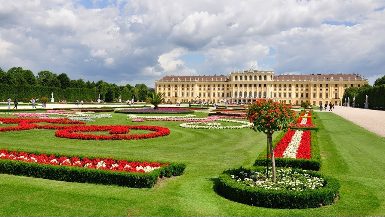Vienna Schonbrunn Palace Evening: Palace Tour, Dinner and Concert