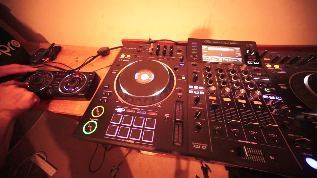 HOW TO USE AN EXTERNAL EFFECTS UNIT WITH THE PIONEER XDJ-XZ