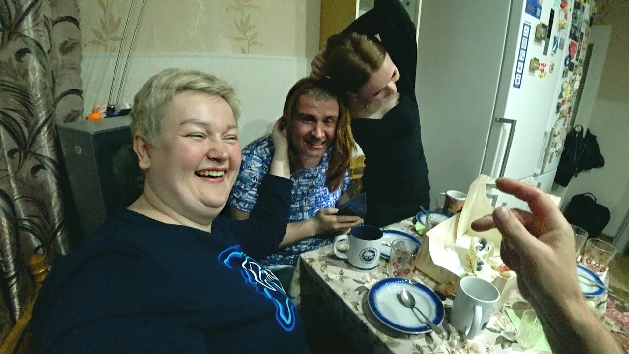 АВТОПАТИ) Веселимся, пьём ВИНО, едим ТОРТ! ТАЙНА Вована раскрыта! ТАНЦУЕМ, дом ходуном) Весёлый влог
