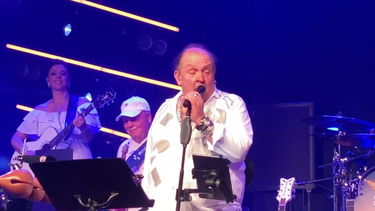 Vid En Liten Fiskehamn / Lasse Stefanz
