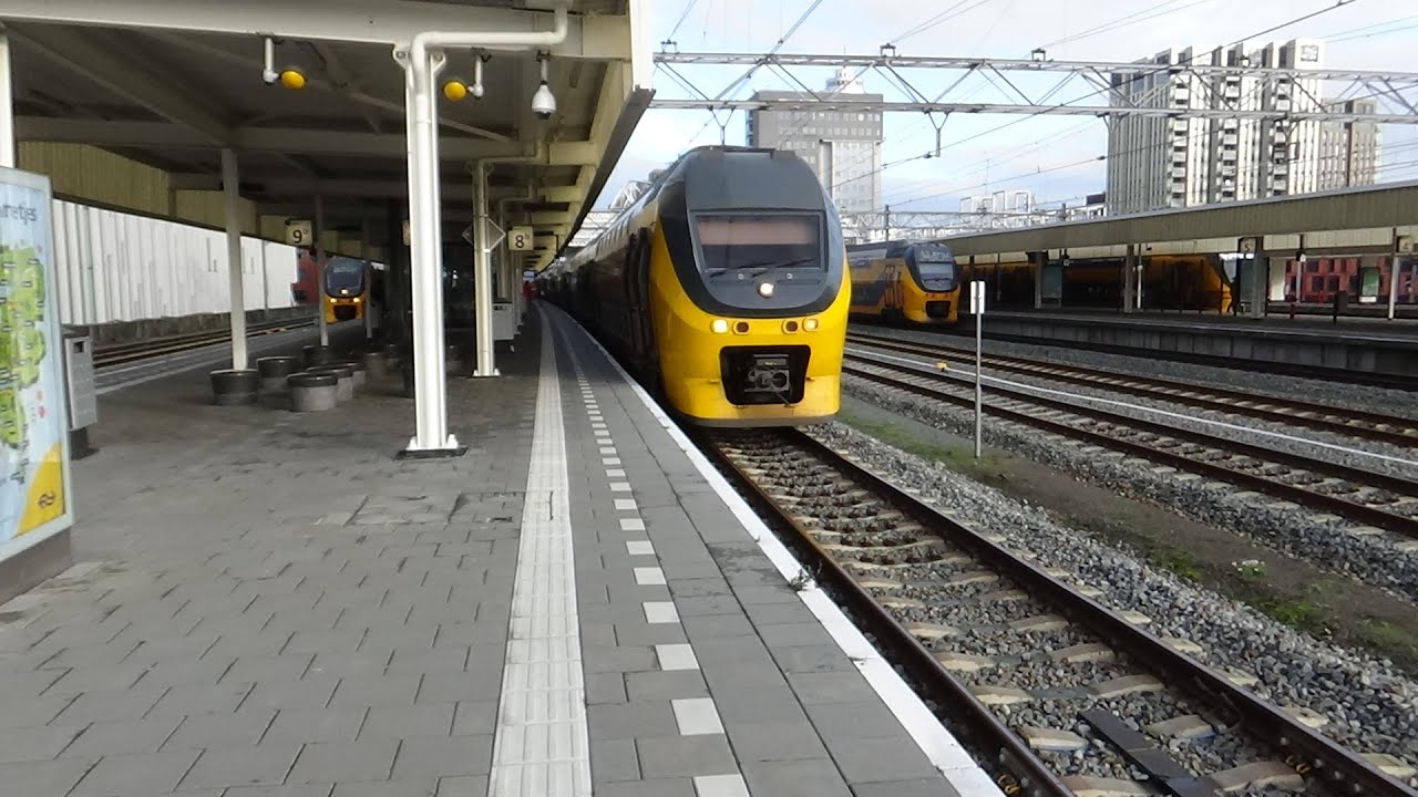 Treinen in Voorschoten en Leiden Centraal, 2 januari 2022 | de treinreiziger treint door Nederland