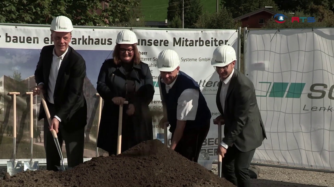 Spatenstich Mitarbeiter Parkhaus | Schlotterer Sonnenschutz Systeme GmbH