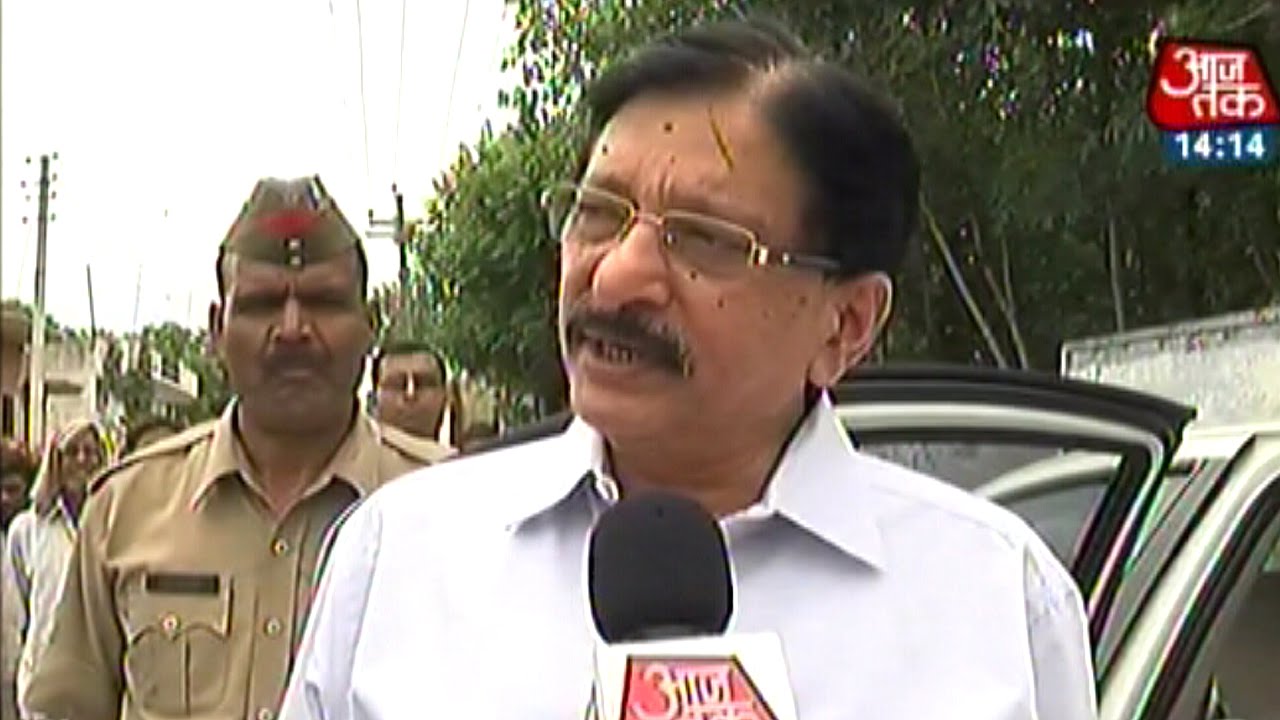 Protesters gherao Meerut police station over gangrape