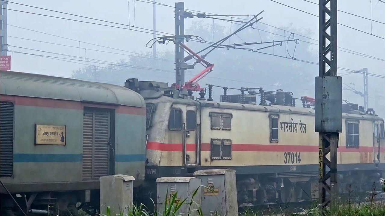 Jodhpur Howrah Express skipping Agra Fort with HWH WAP 7 !!