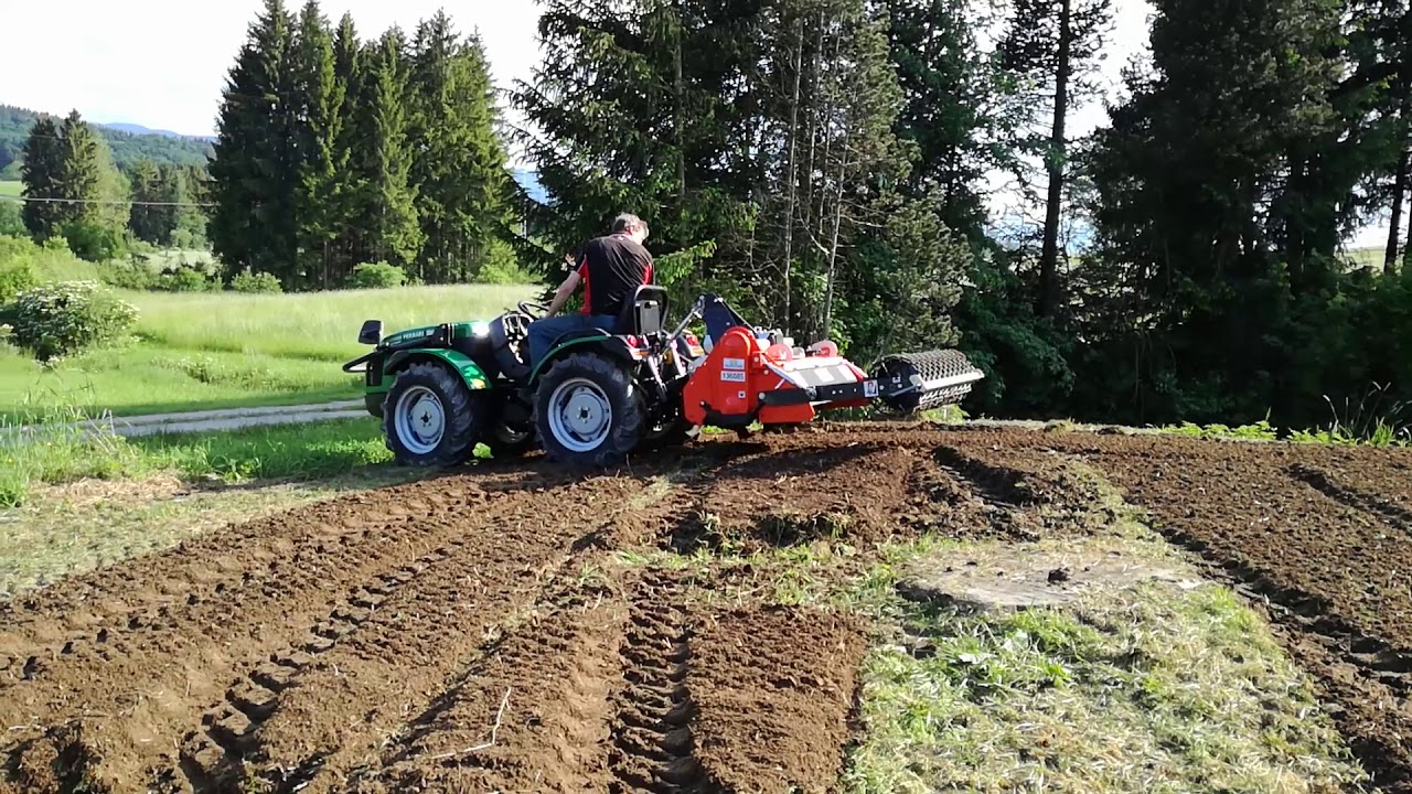 Ferrari Schmalspurschlepper CROMO K30 (26PS) Knicklenkung mit MURATORI Boden-Umkehrfr&auml;se MZ4SLX