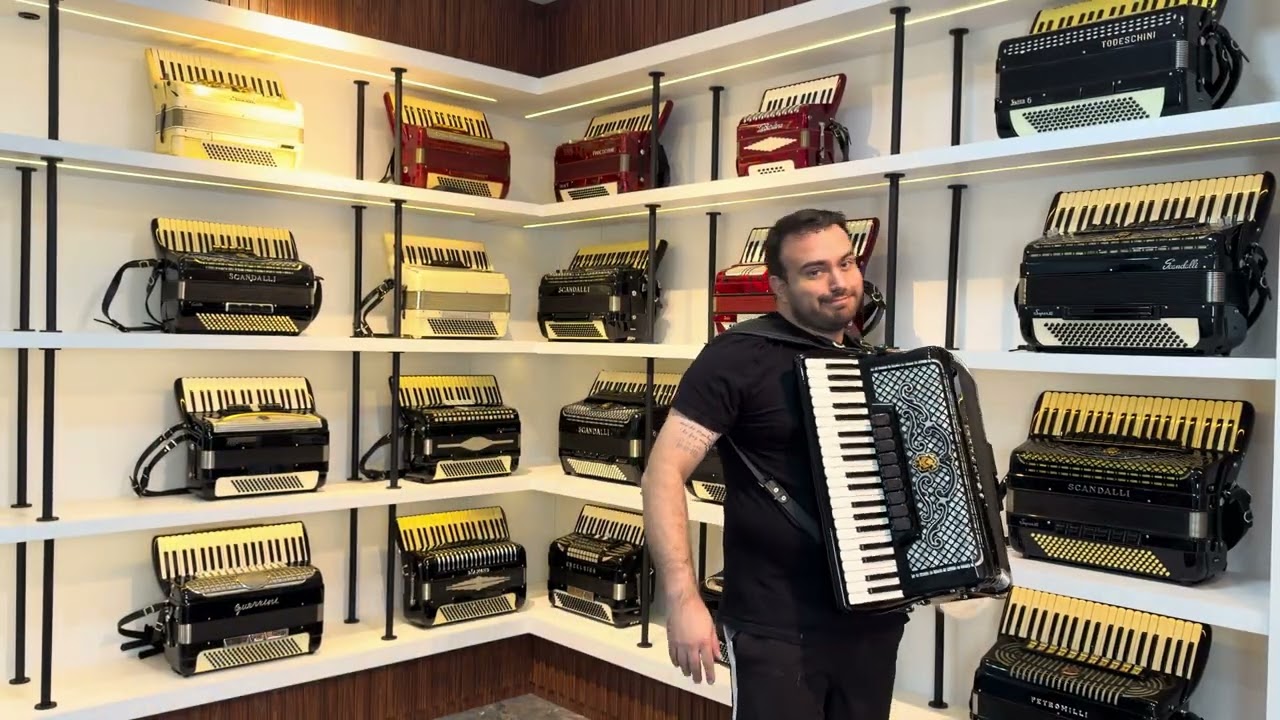 Vendo: Scandalli Polifonica 120 baixos 4/5 - R$ 19 mil