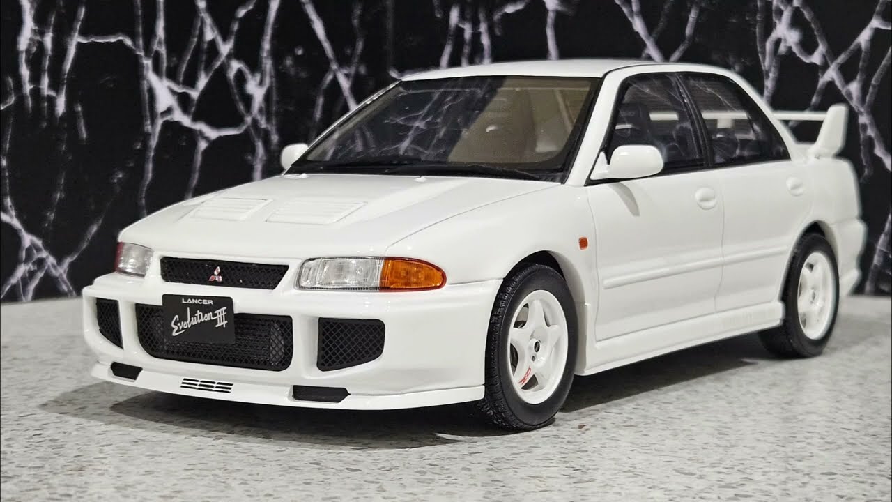 1:18 Mitsubishi Lancer EVO III - Scotia White - OttoMobile
