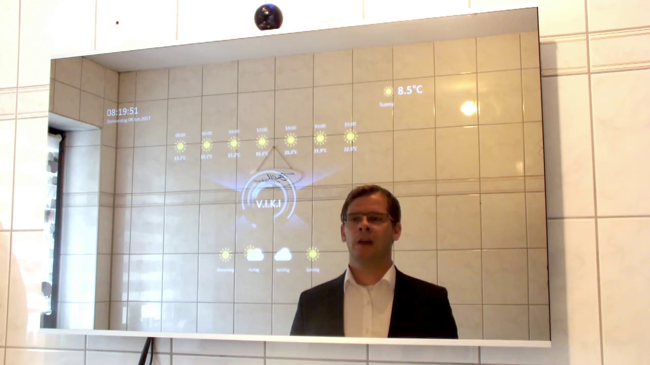 Manuel Thalhofer show his SmartMirror with AI