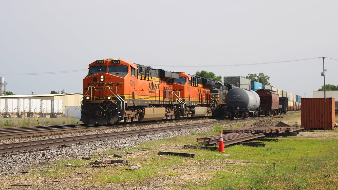 Railfanning Prairie du Chien, WI on the BNSF Aurora Sub