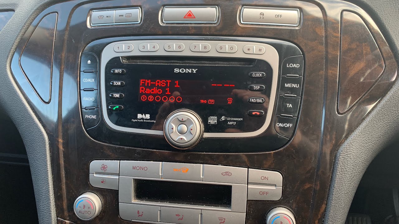 Снятие стереосистемы радиоприемника Ford Mondeo Mk4