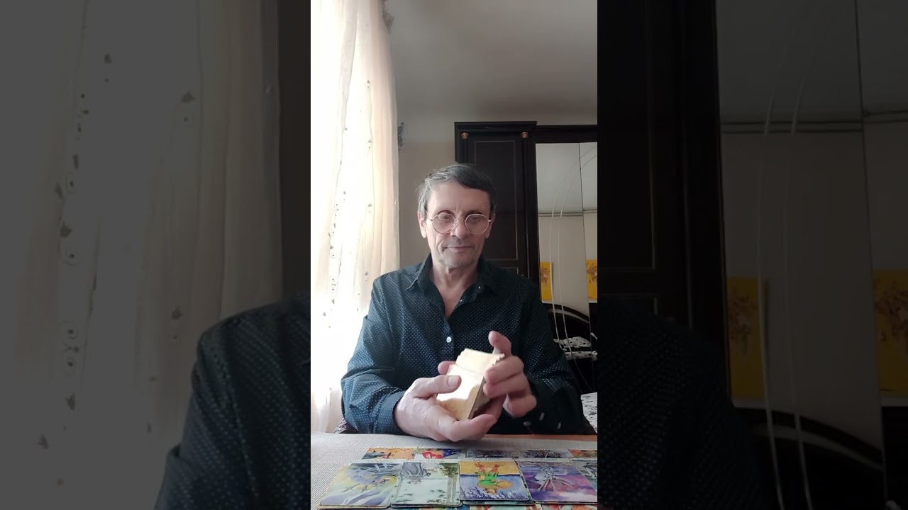 Таро расклад : Чего загаданный человек не ожидал от Вас?...