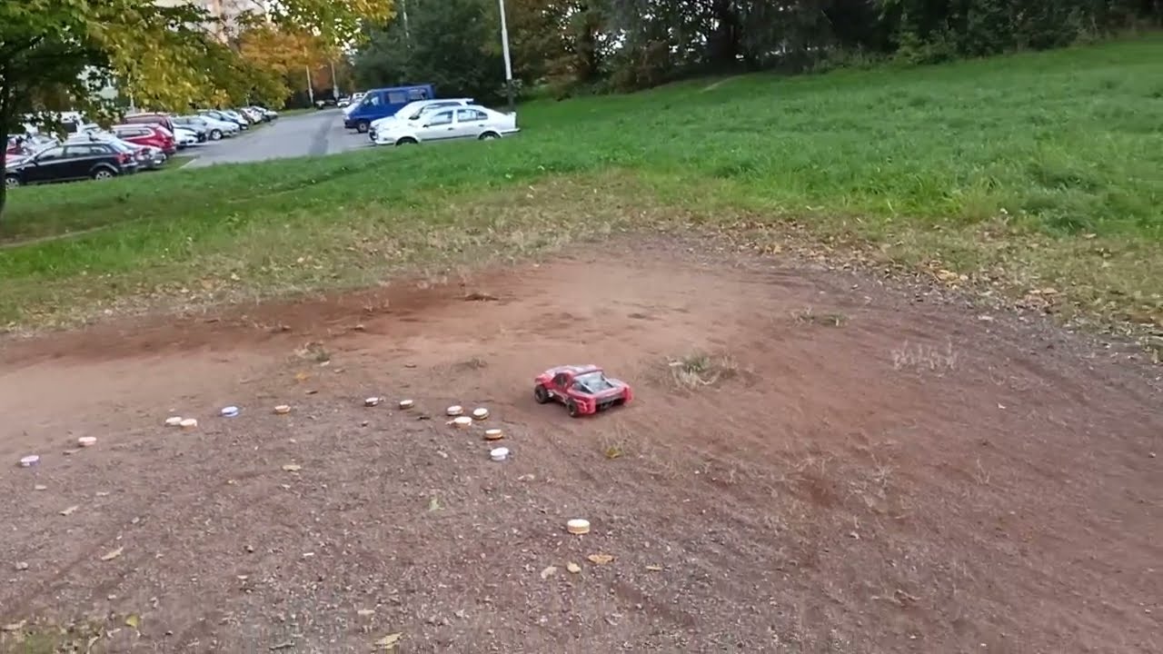 Maverick Strada SC brushless: Small dirt oval track